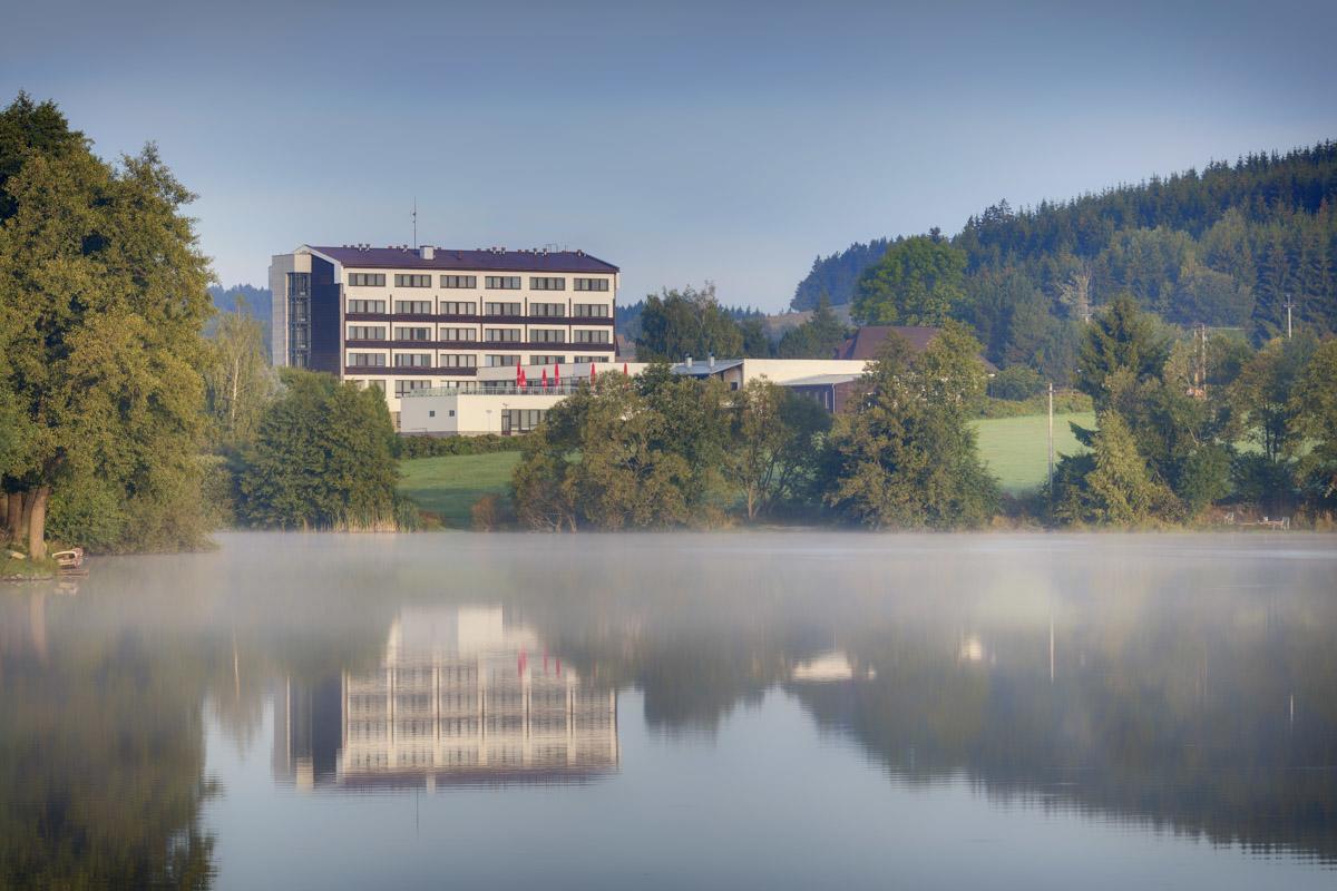 Hotel Skalsky Dvur Bystrice nad Pernstejnem Exterior photo